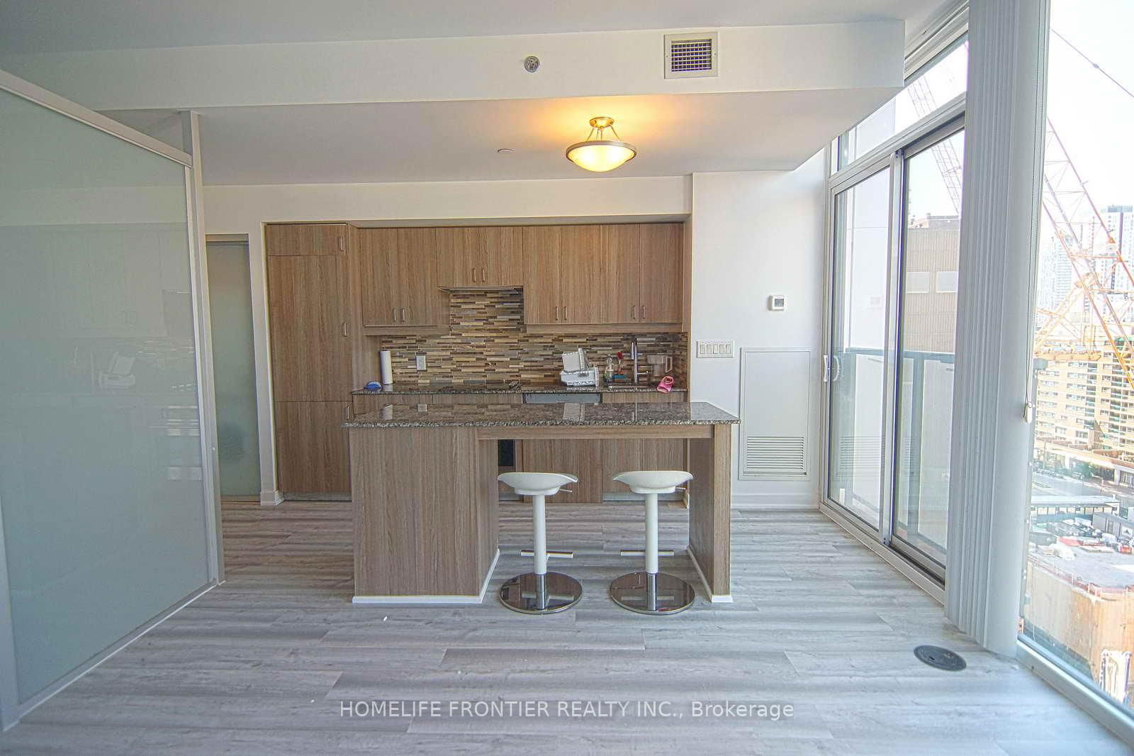 Condo leased at 901-426 University Avenue, Toronto, University, M5G 1S9 - MLS: C12080781