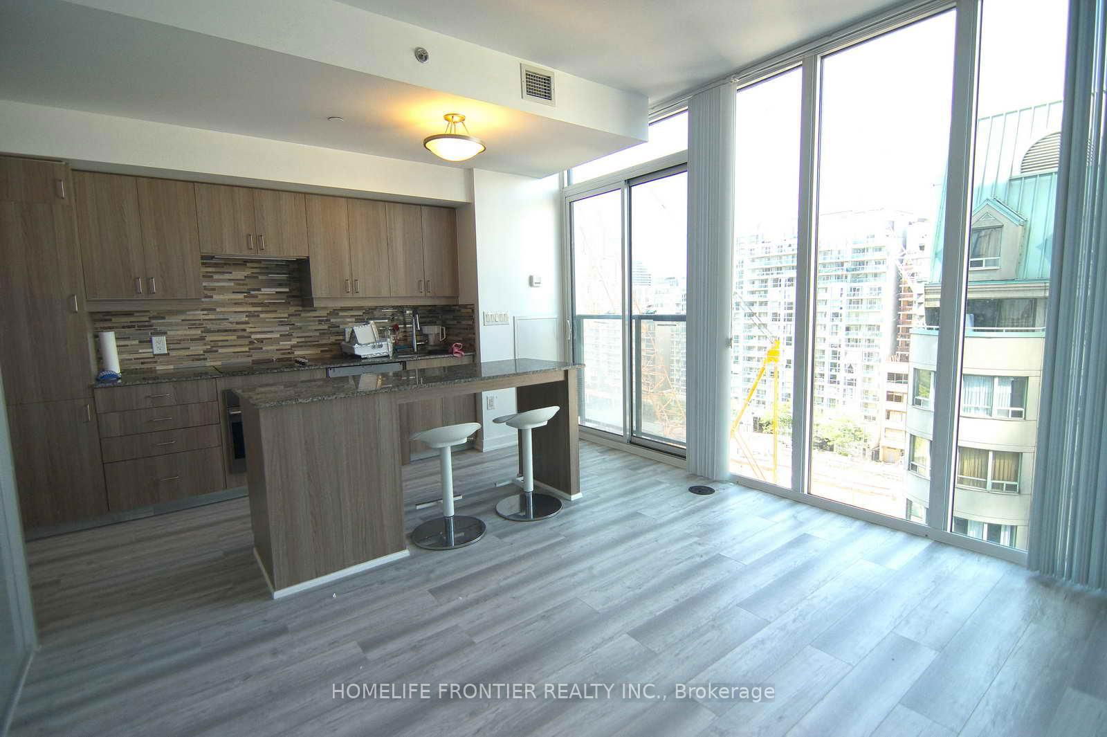 Condo leased at 901-426 University Avenue, Toronto, University, M5G 1S9 - MLS: C12080781