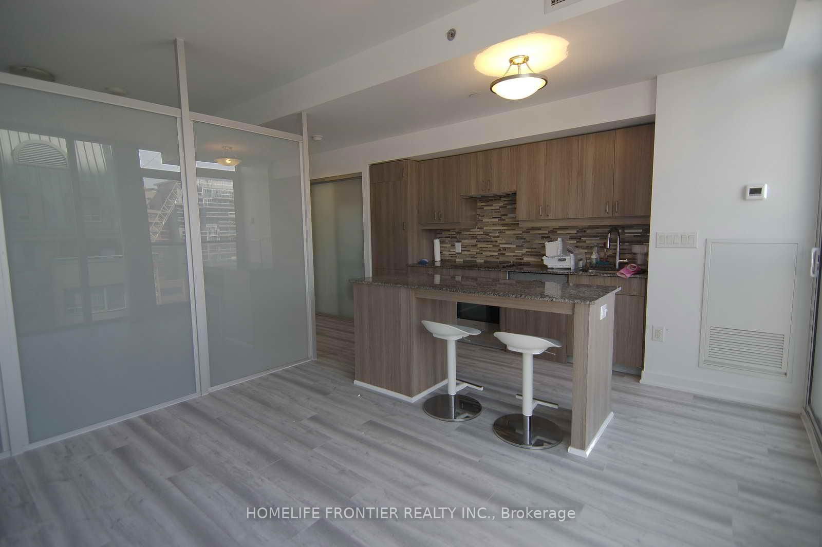 Condo leased at 901-426 University Avenue, Toronto, University, M5G 1S9 - MLS: C12080781
