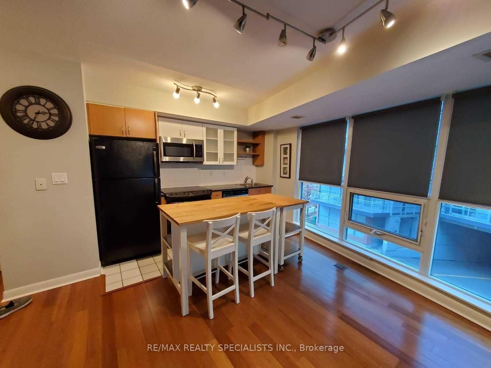 Condo for lease at 327-600 Fleet Street, Toronto, Niagara, M5V 1B7 - MLS: C12081996