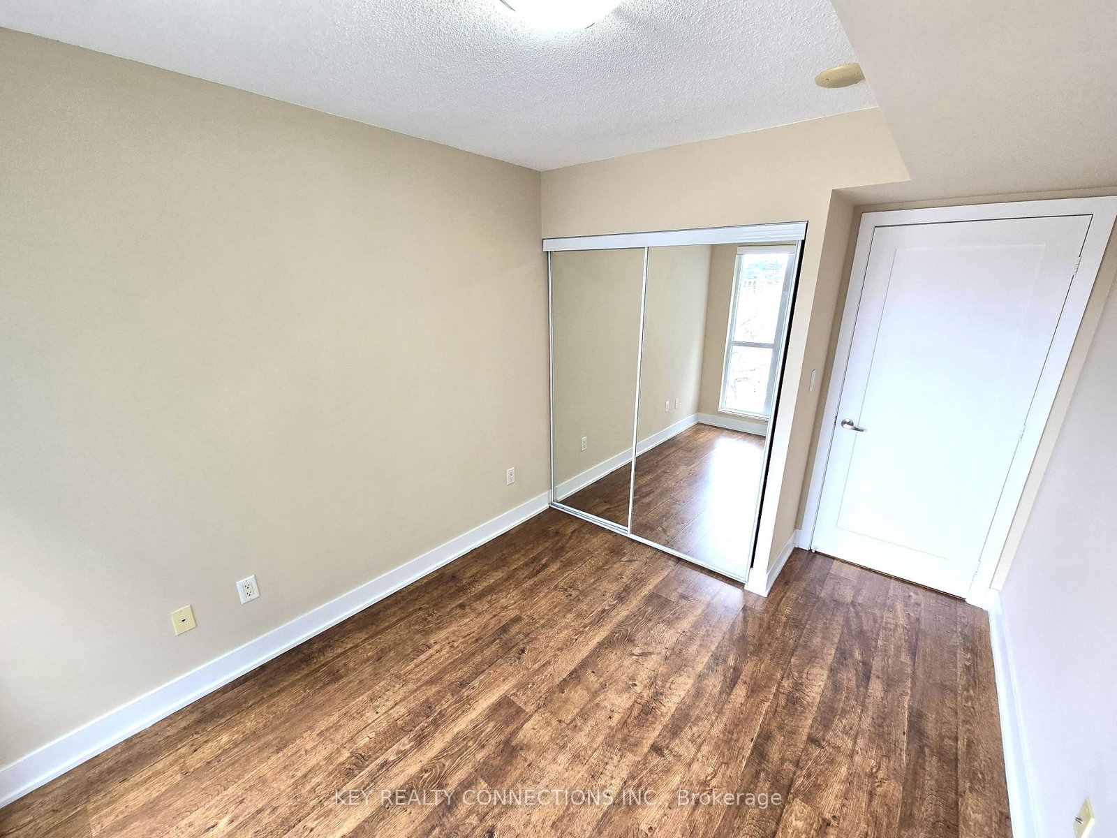 20 Blue Jays Way, Unit 906 - Photo 17