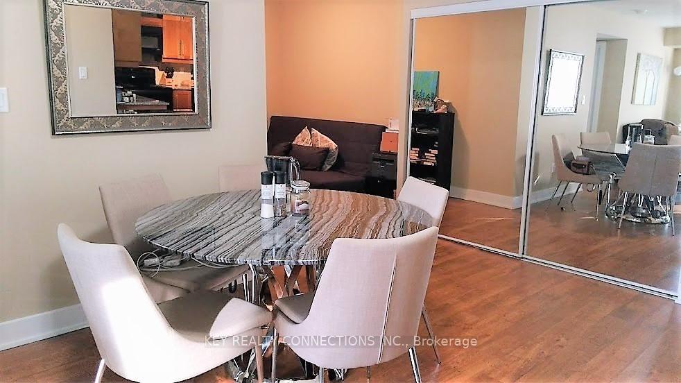 20 Blue Jays Way, Unit 906 - Photo 8