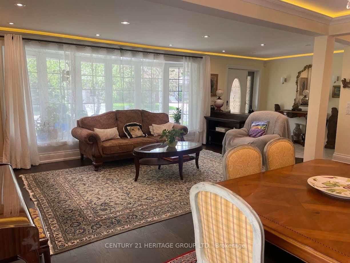Listing Image 4
