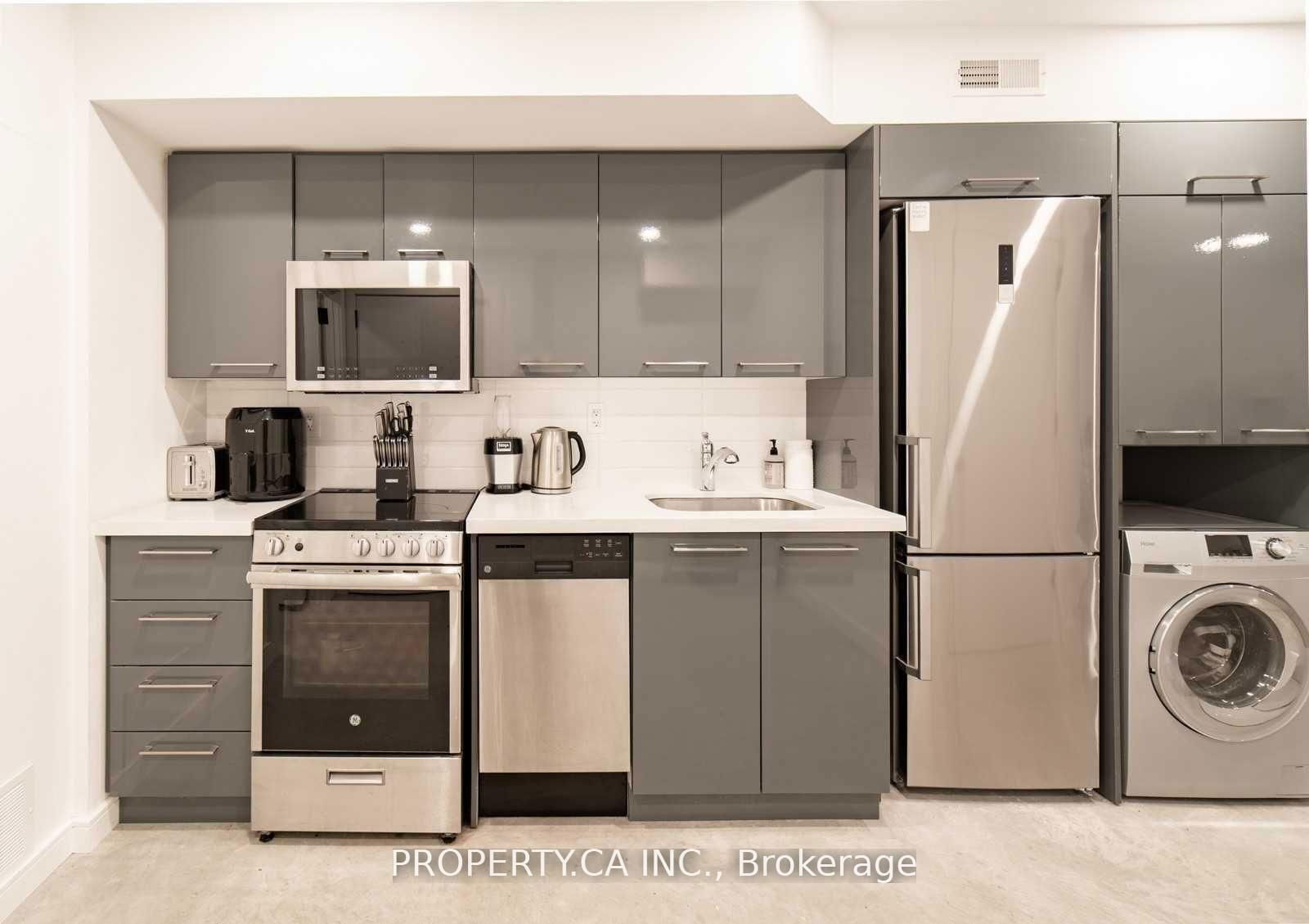 Townhouse leased at Lower-165 Lisgar Street, Toronto, Niagara, M6J 3G4 - MLS: C12082495