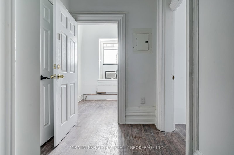 301 - 180 Sherbourne St, Toronto, M5A 2R7 | Image 2