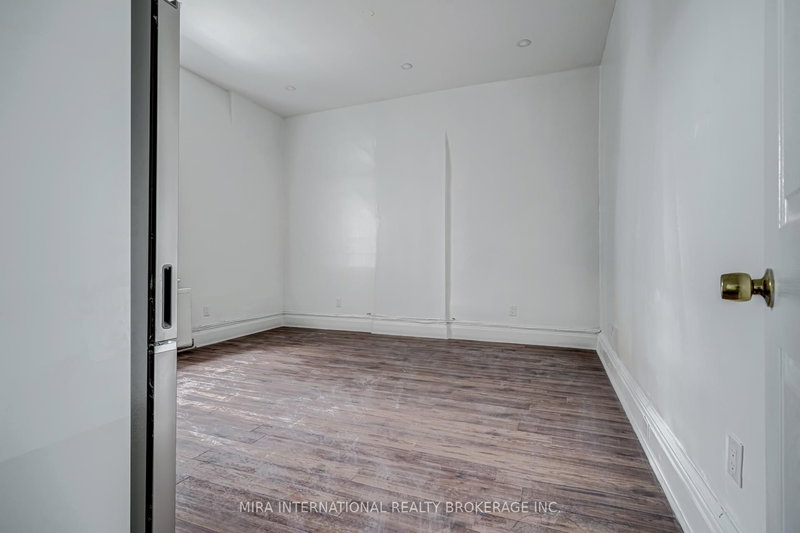 301 - 180 Sherbourne St, Toronto, M5A 2R7 | Image 3