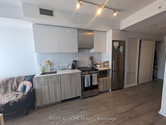 1531 - 251 Jarvis Street