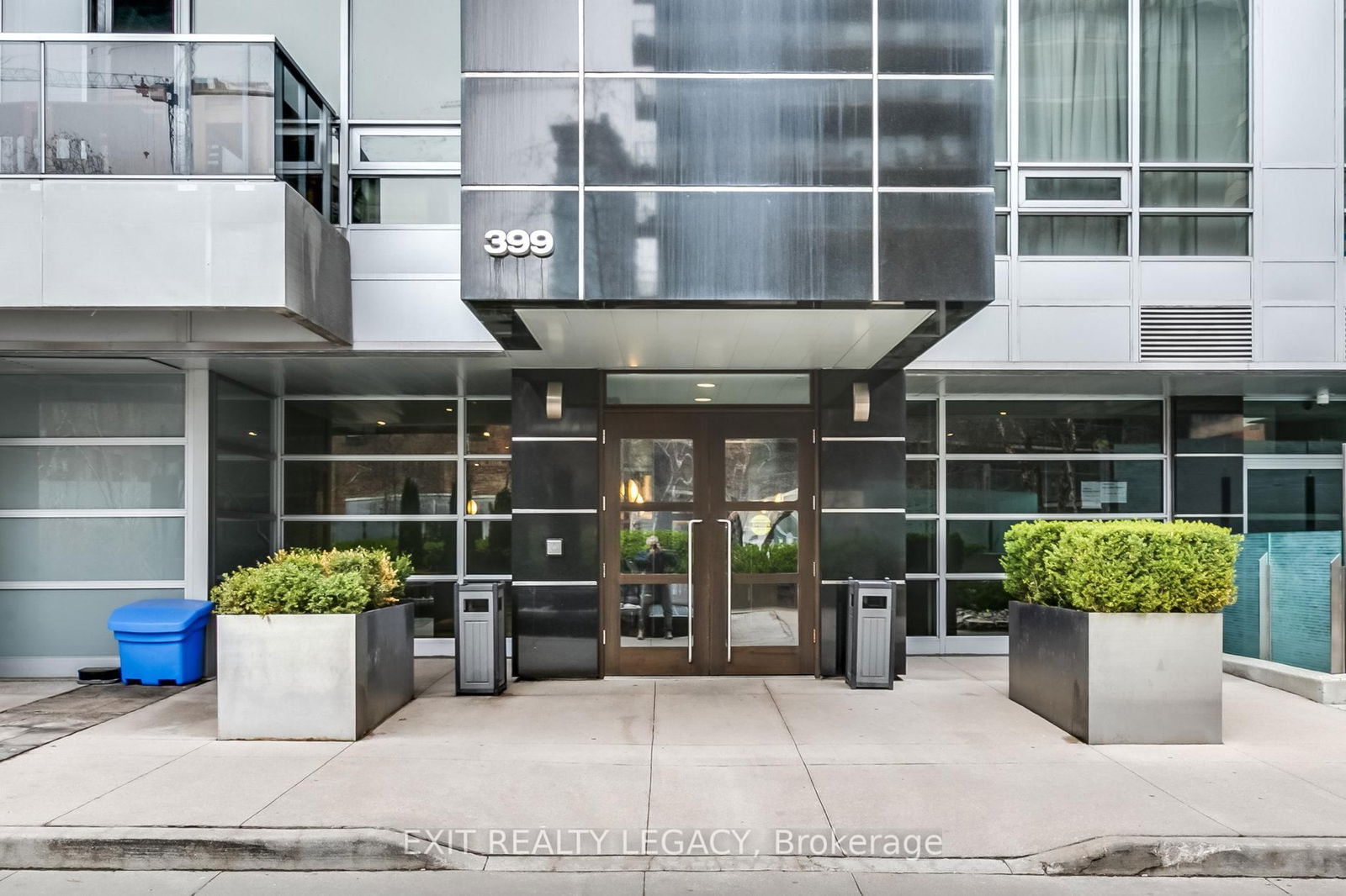 Condo for sale at 404-399 Adelaide Street, Toronto, Waterfront Communities C1, M5V 1S1 - MLS: C12083354