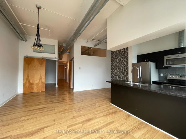 416 - 700 King Street W