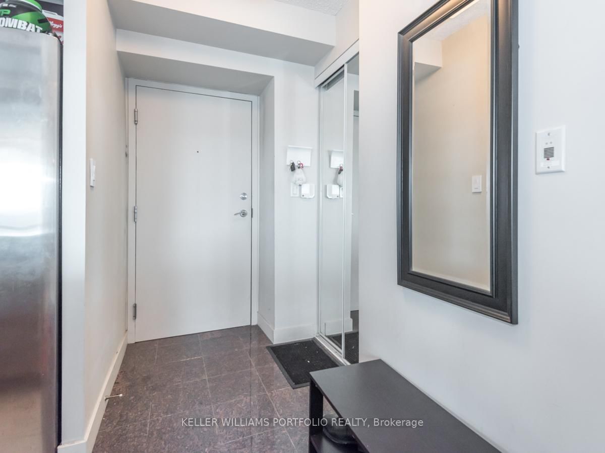 Condo for lease at 2008-81 Navy Wharf Court, Toronto, Waterfront Communities C1, M5V 3S2 - MLS: C12085005