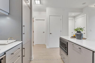 Unit 218 — 21 Clairtrell Rd, Toronto - Willowdale East image-0-3
