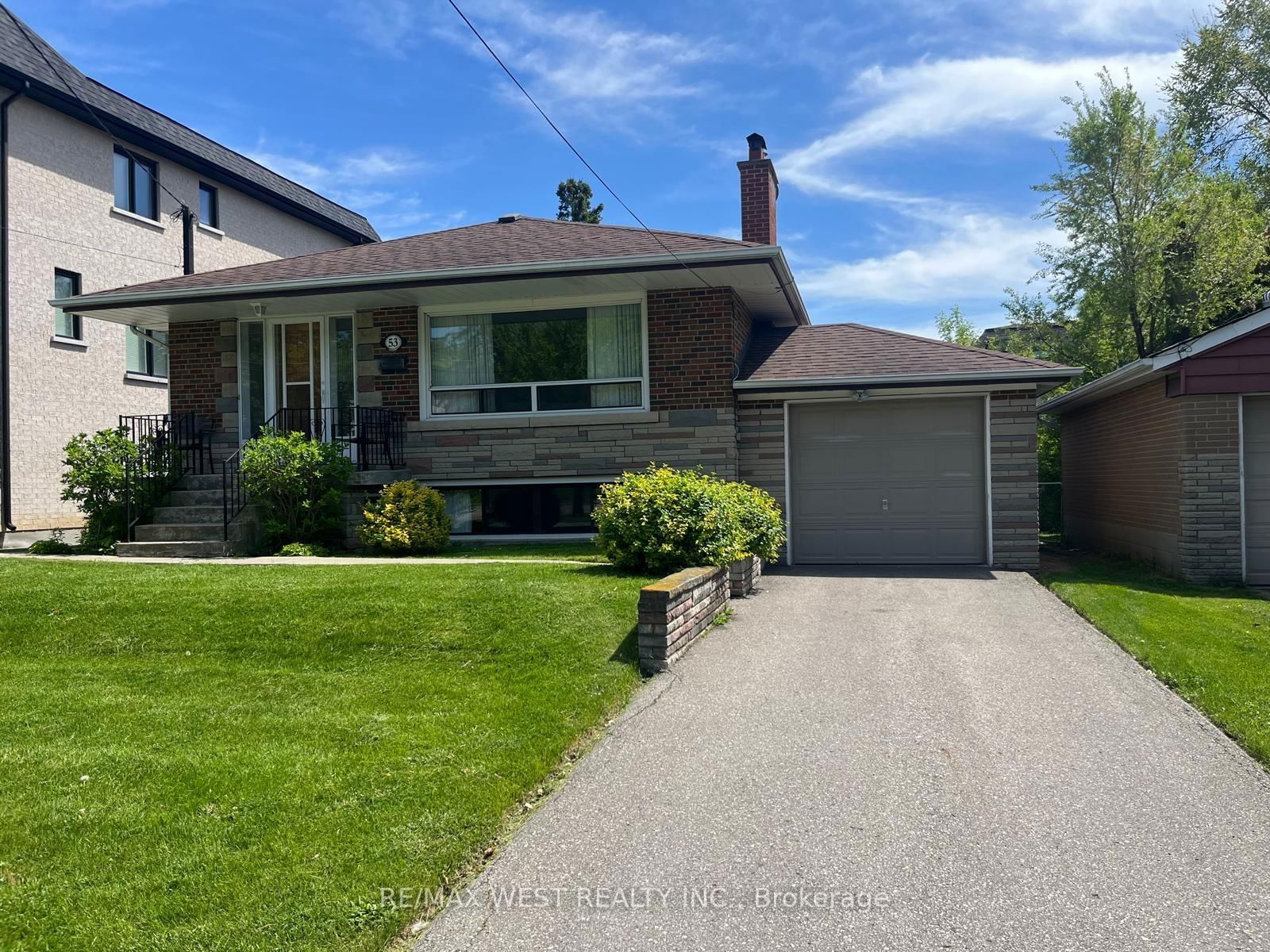 Detached House for sale at 53 Wedgewood Drive, Toronto, Newtonbrook East, M2M 2H4 - MLS: C12085921