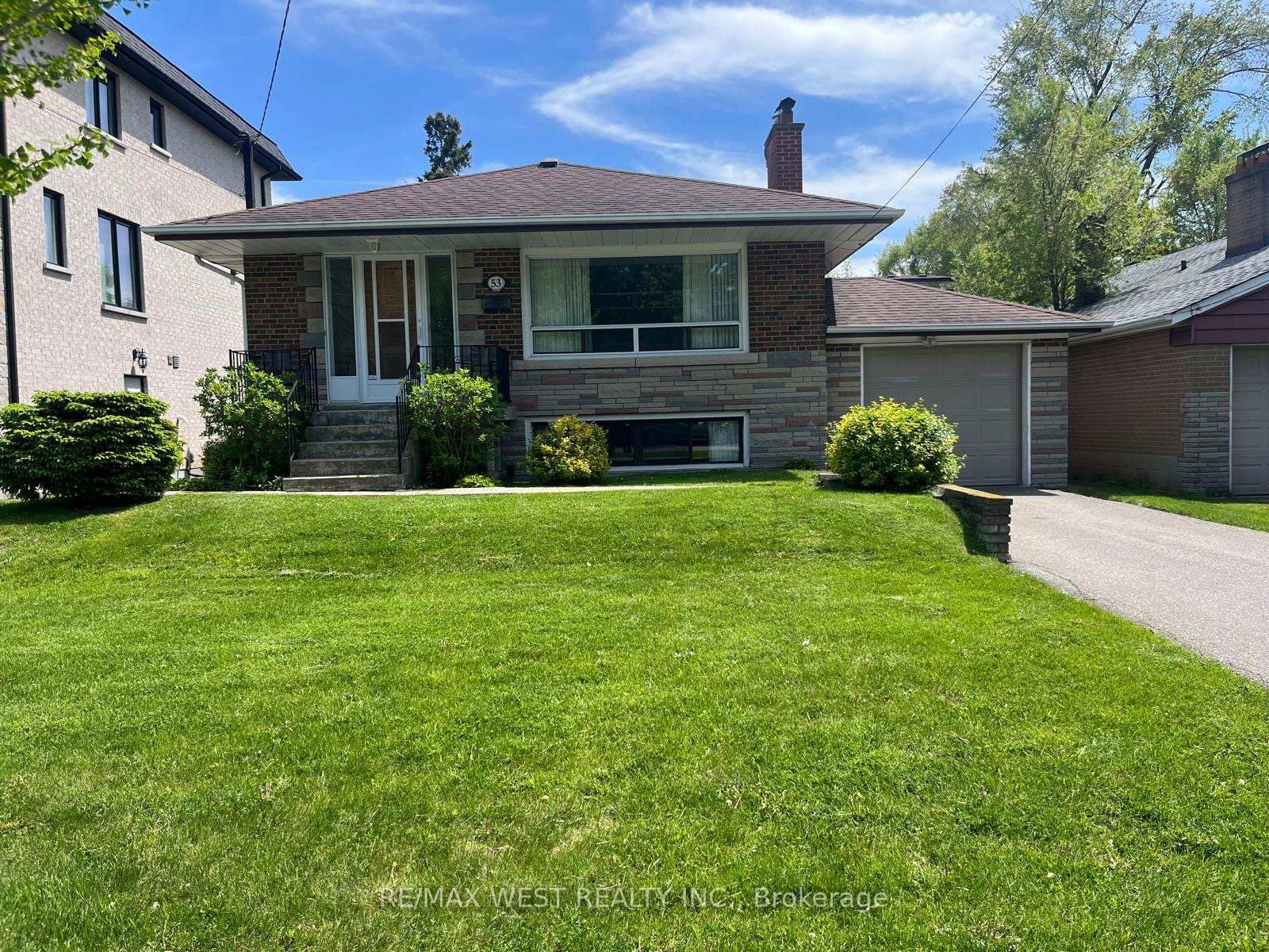 Detached House for sale at 53 Wedgewood Drive, Toronto, Newtonbrook East, M2M 2H4 - MLS: C12085921