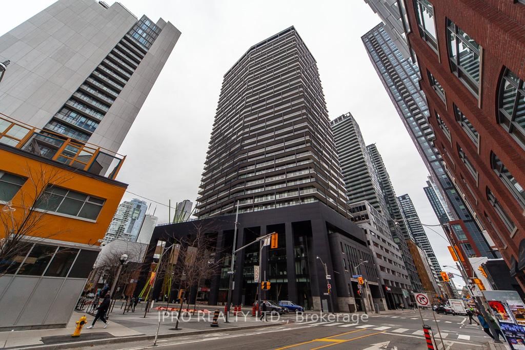 Condo sold at 608-125 Peter Street, Toronto, Waterfront Communities C1, M5V 0M2 - MLS: C12086700