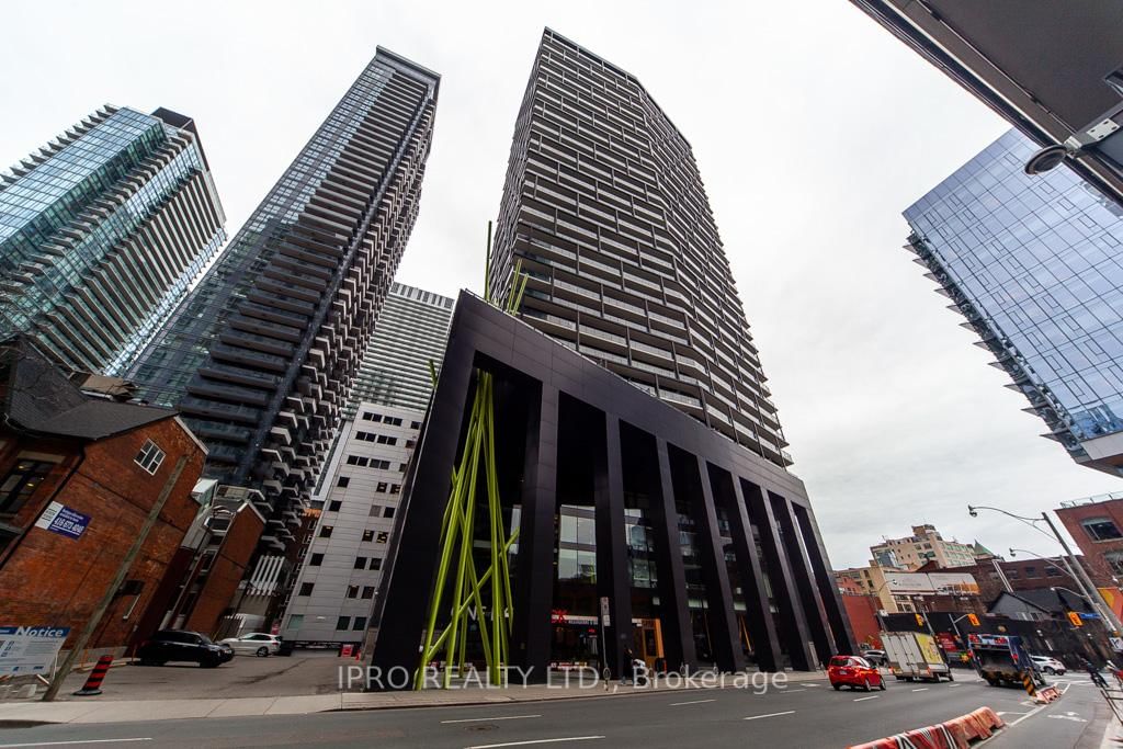 Condo sold at 608-125 Peter Street, Toronto, Waterfront Communities C1, M5V 0M2 - MLS: C12086700