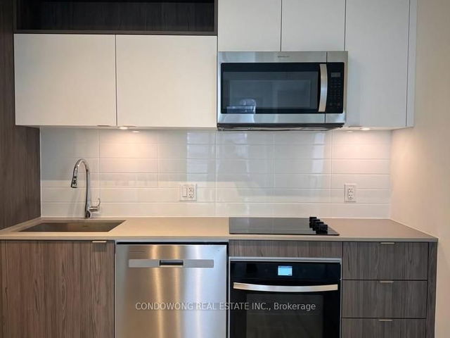 1704 - 100 Dalhousie Street