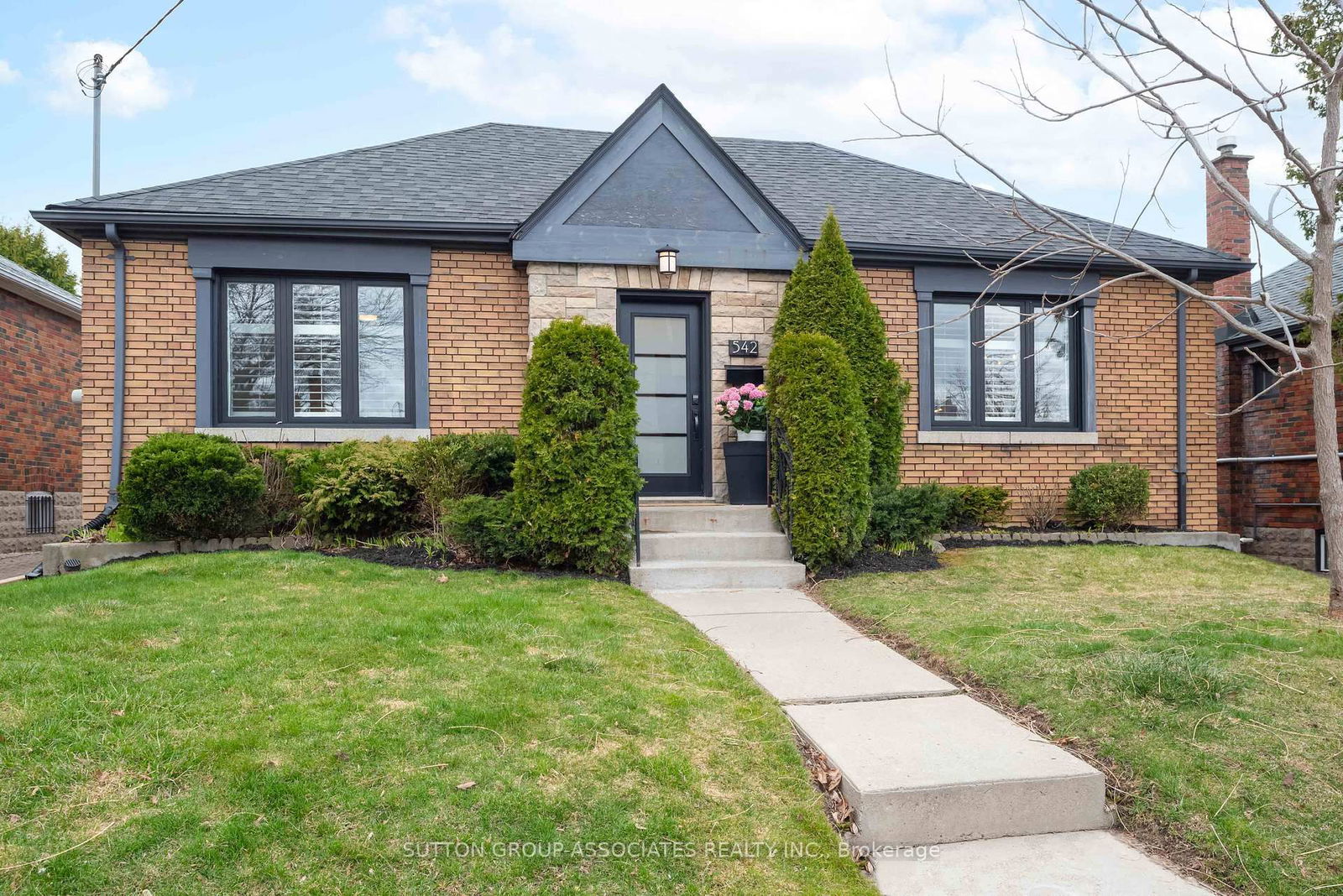 Detached House sold at 542 Atlas Avenue, Toronto, Oakwood Village, M6C 3R3 - MLS: C12087607