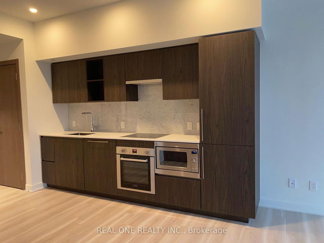 4109 - 17 Bathurst Street