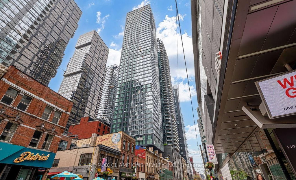 705 - 327 King Street W 4
