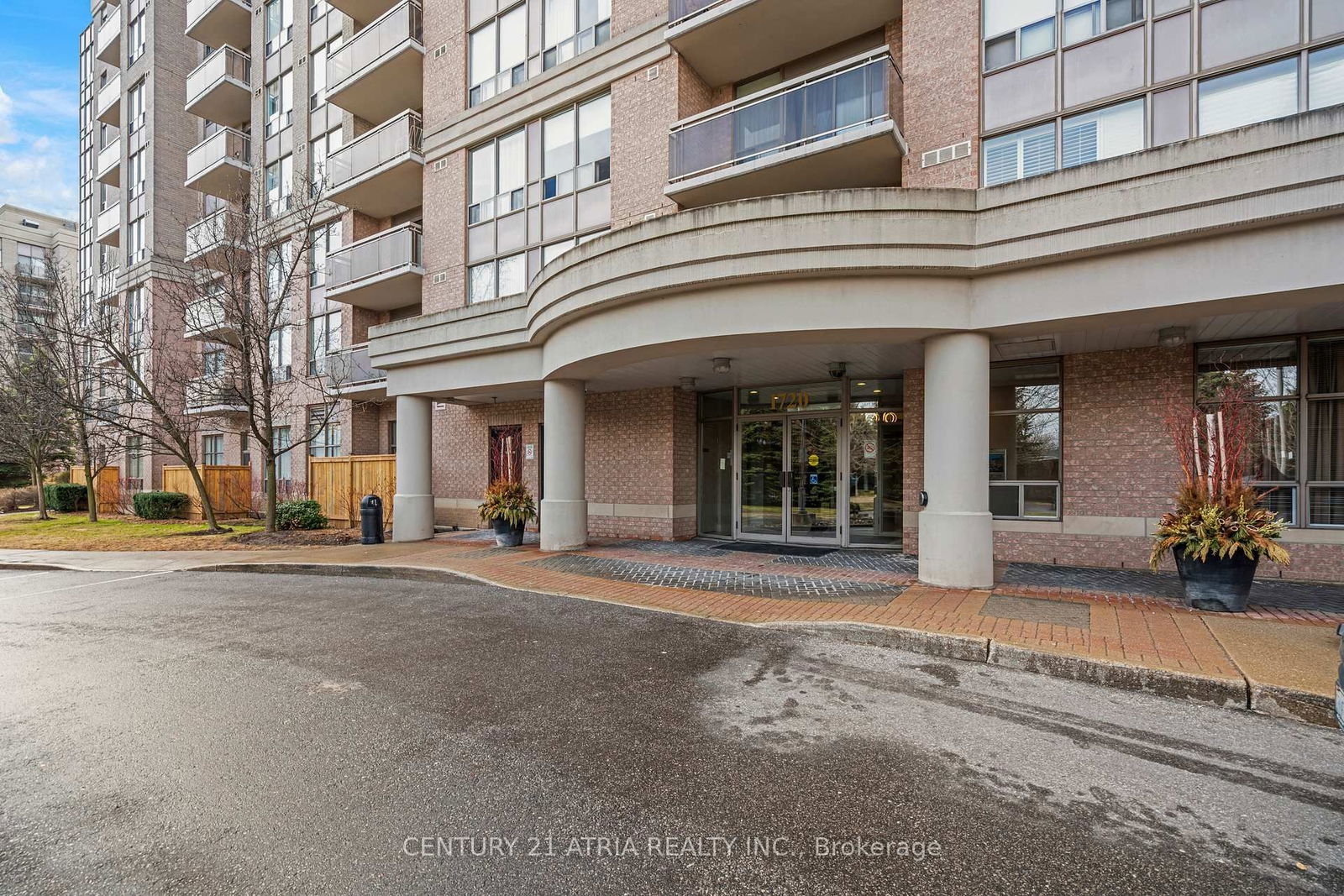 Condo sold at 623-1720 Eglinton Avenue, Toronto, Victoria Village, M4A 2X8 - MLS: C12088199