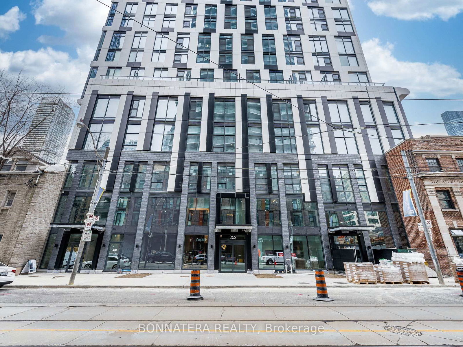 Condo for lease at 903-252 Church Street, Toronto, Church-Yonge Corridor, M5B 1Z2 - MLS: C12088738
