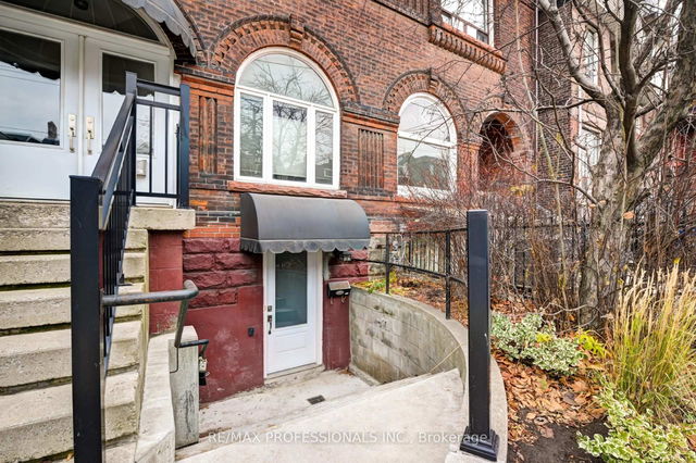 LOWER - 648 Bathurst Street