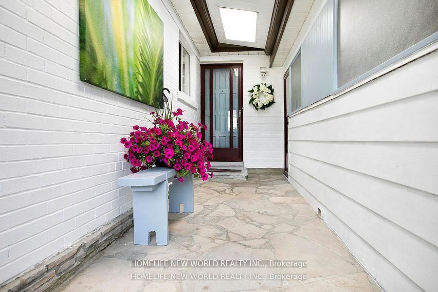 Detached House for sale at 19 Pondsview Drive, Toronto, Pleasant View, M2J 4B3 - MLS: C12090649