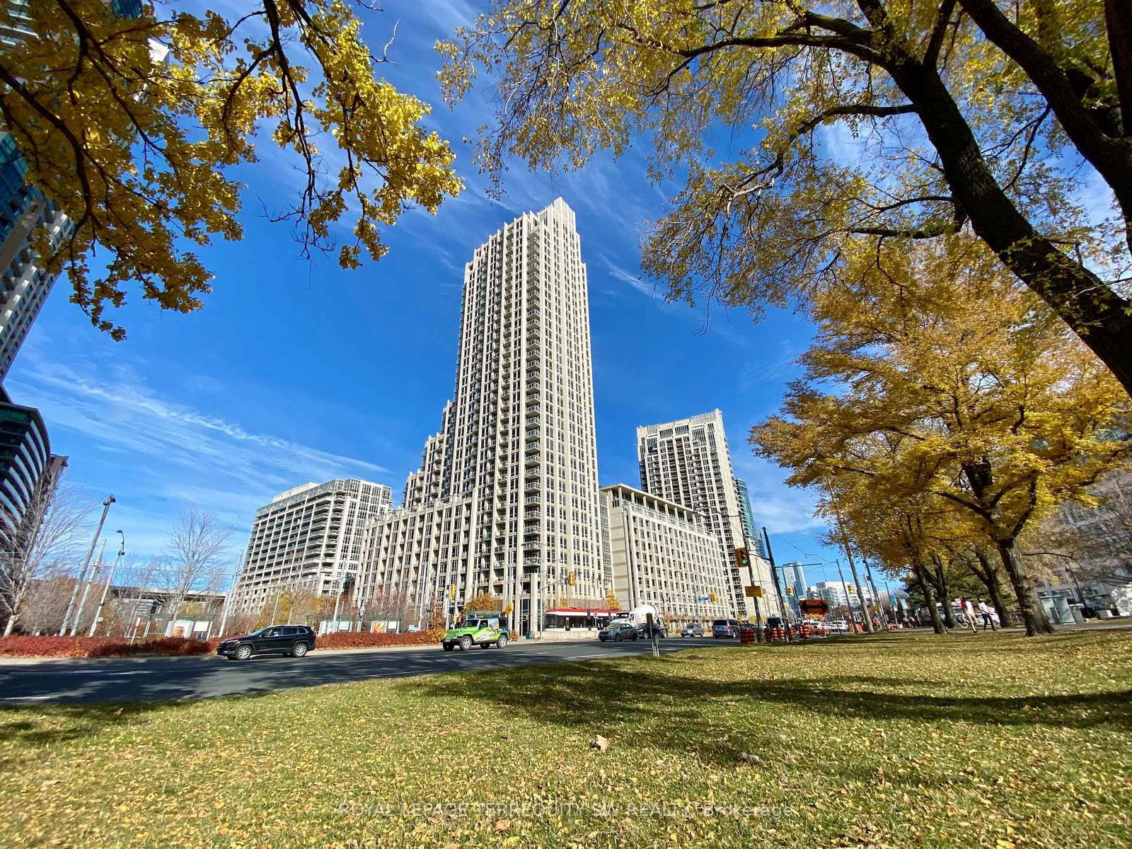 Condo leased at 816-628 Fleet Street, Toronto, Niagara, M5V 1A8 - MLS: C12090725