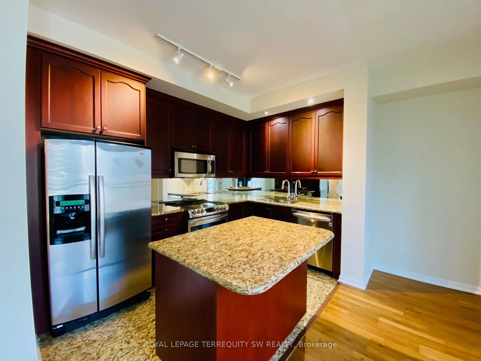 Condo leased at 816-628 Fleet Street, Toronto, Niagara, M5V 1A8 - MLS: C12090725