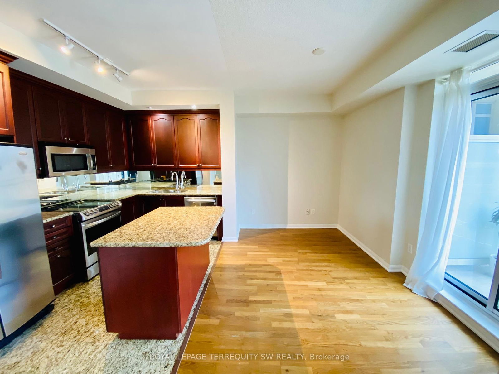 Condo leased at 816-628 Fleet Street, Toronto, Niagara, M5V 1A8 - MLS: C12090725