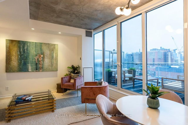PH 806 - 301 Markham Street