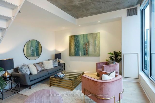 PH 806 - 301 Markham Street