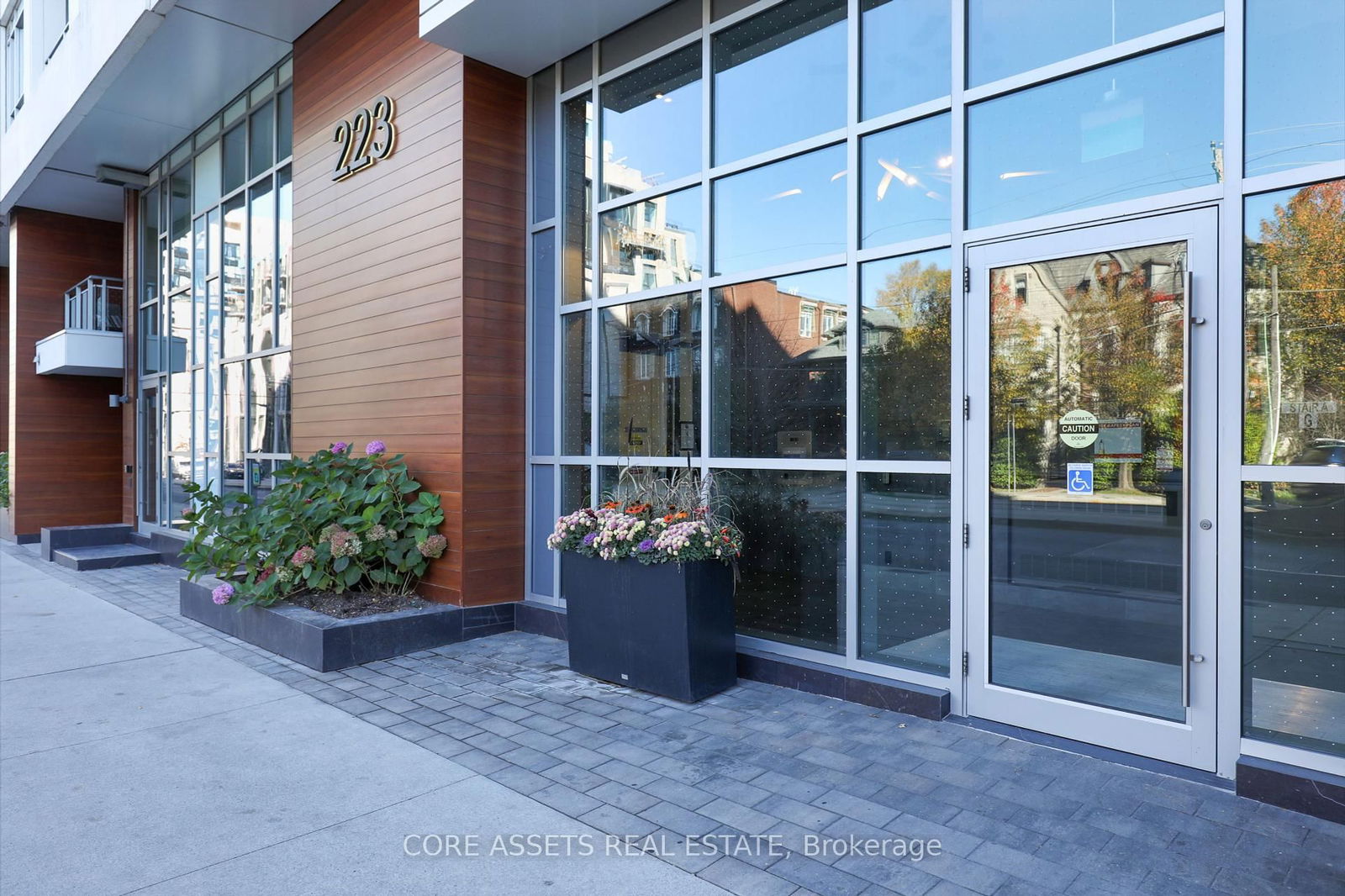 Condo for lease at 709-223 St Clair Avenue, Toronto, Casa Loma, M4V 1R3 - MLS: C12090983