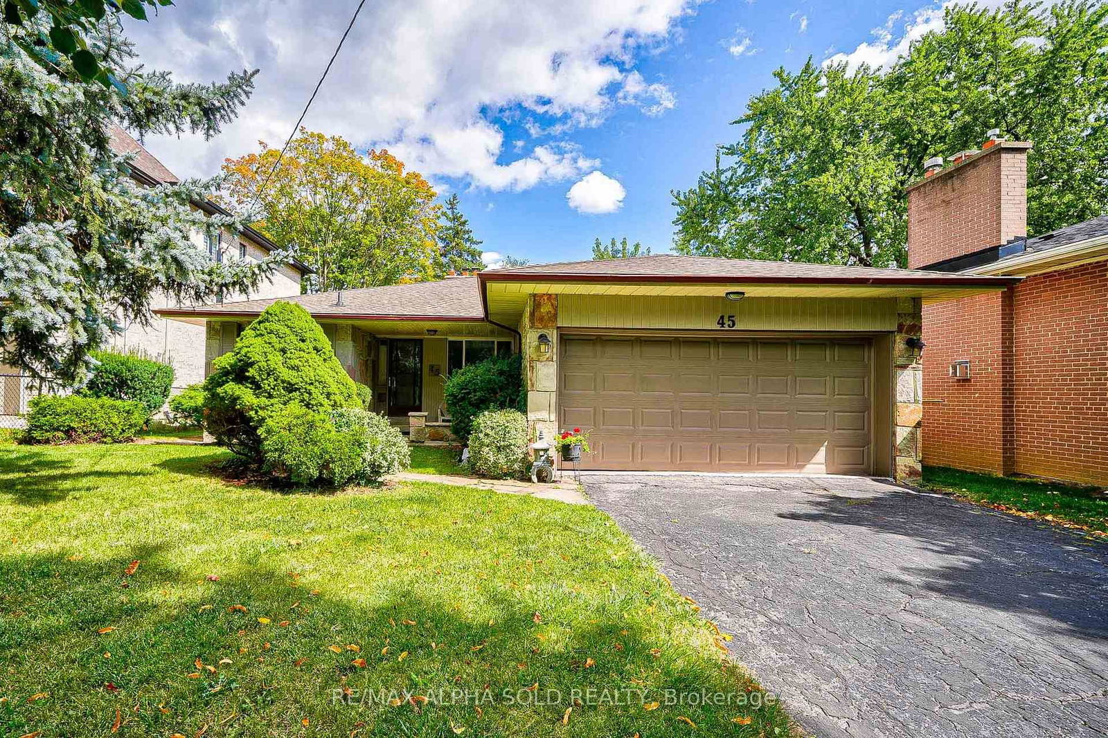 Detached House for lease at 45 Wycliffe Crescent, Toronto, Bayview Village, M2K 1V7 - MLS: C12091098