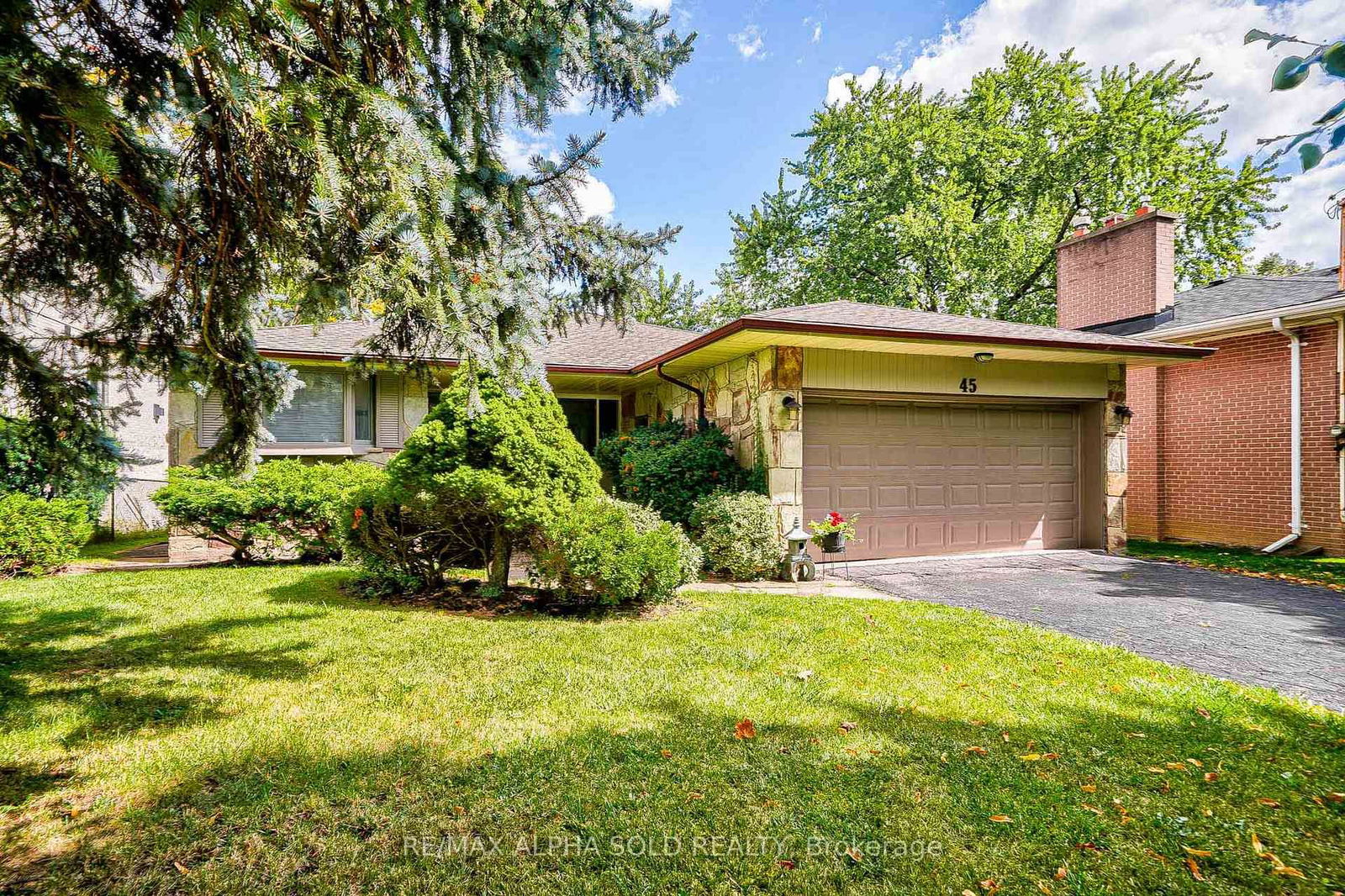 Detached House for lease at 45 Wycliffe Crescent, Toronto, Bayview Village, M2K 1V7 - MLS: C12091098