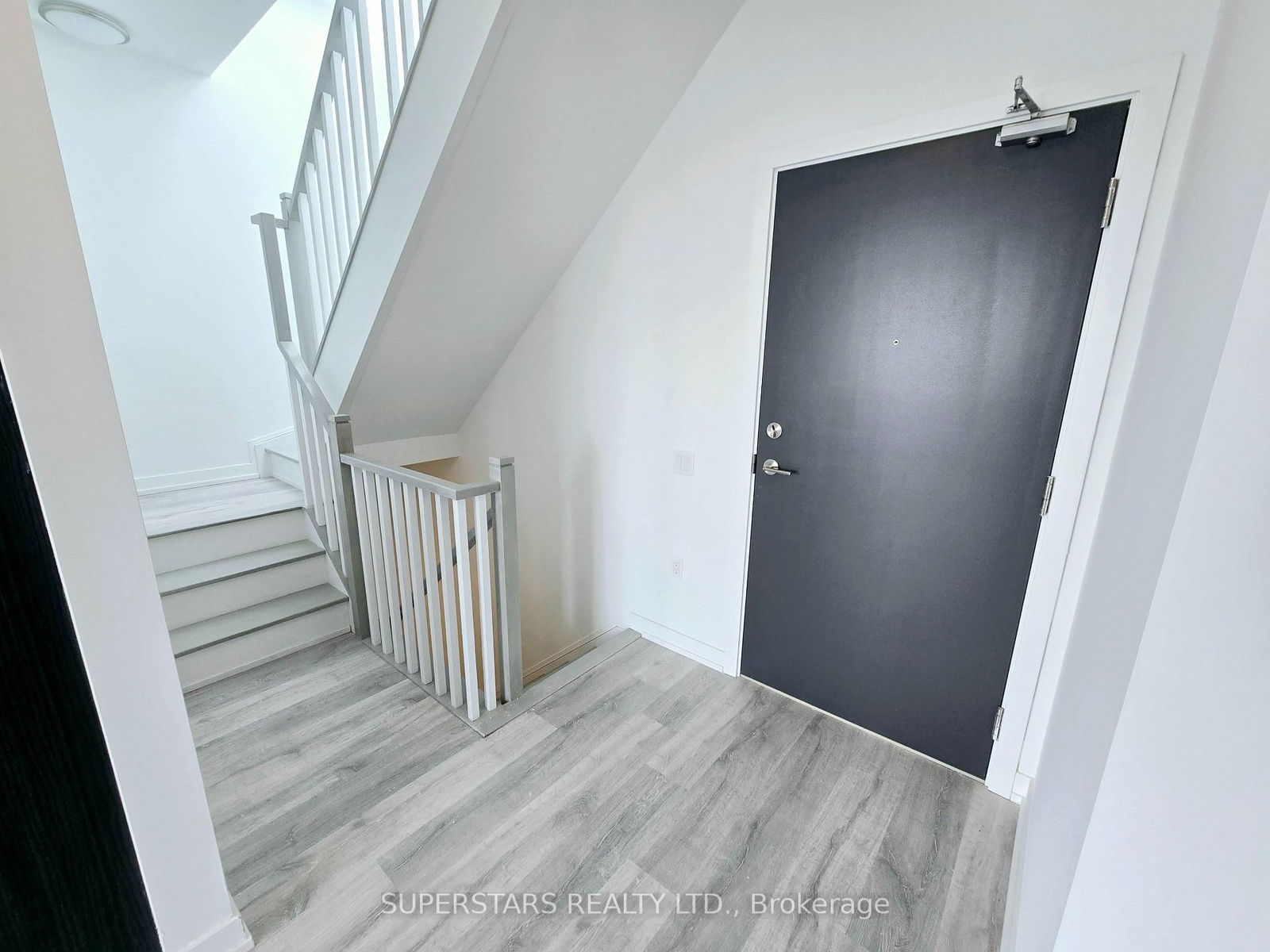 Townhouse for lease at 633-7 Golden Lion Heights, Toronto, Newtonbrook East, M2M 0C1 - MLS: C12093027