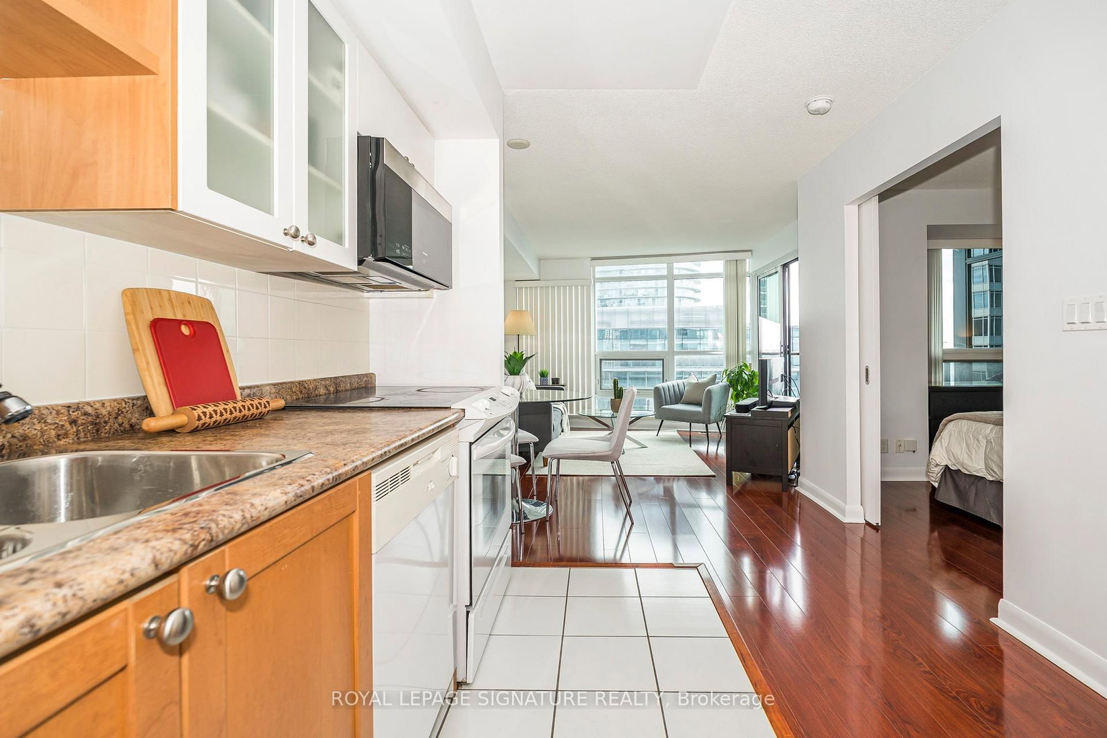 Listing Image 7