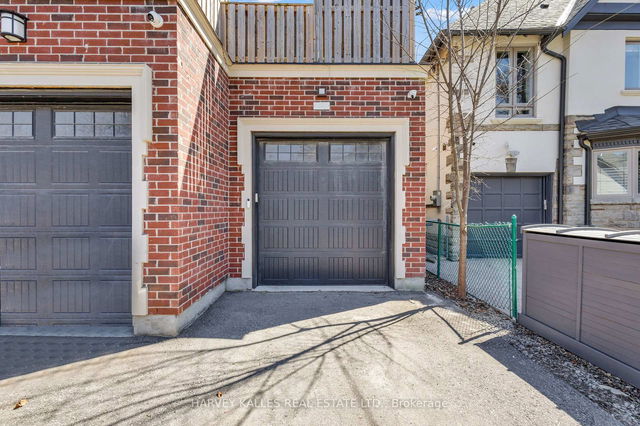 1256 Avenue Road