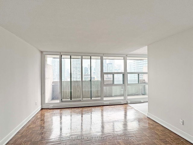 2703 - 33 Isabella Street