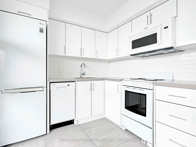 2703 - 33 Isabella Street