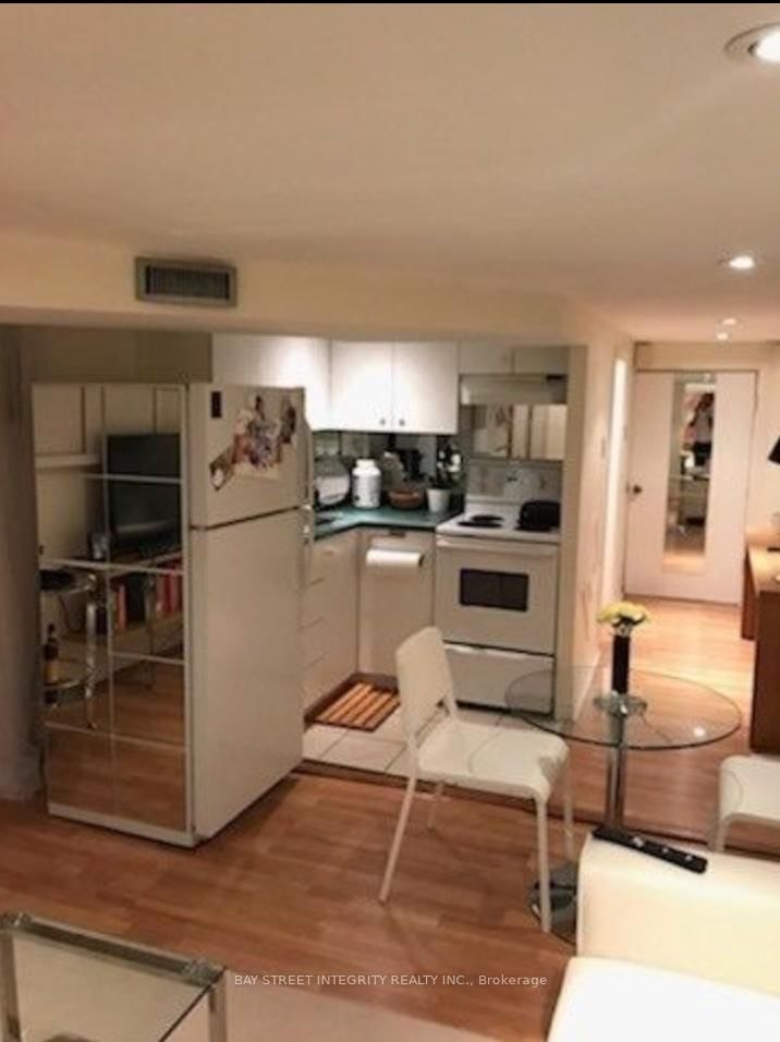 Semi-Detached House for lease at Lower-380 Crawford Street, Toronto, Trinity-Bellwoods, M6J 2V9 - MLS: C12094104