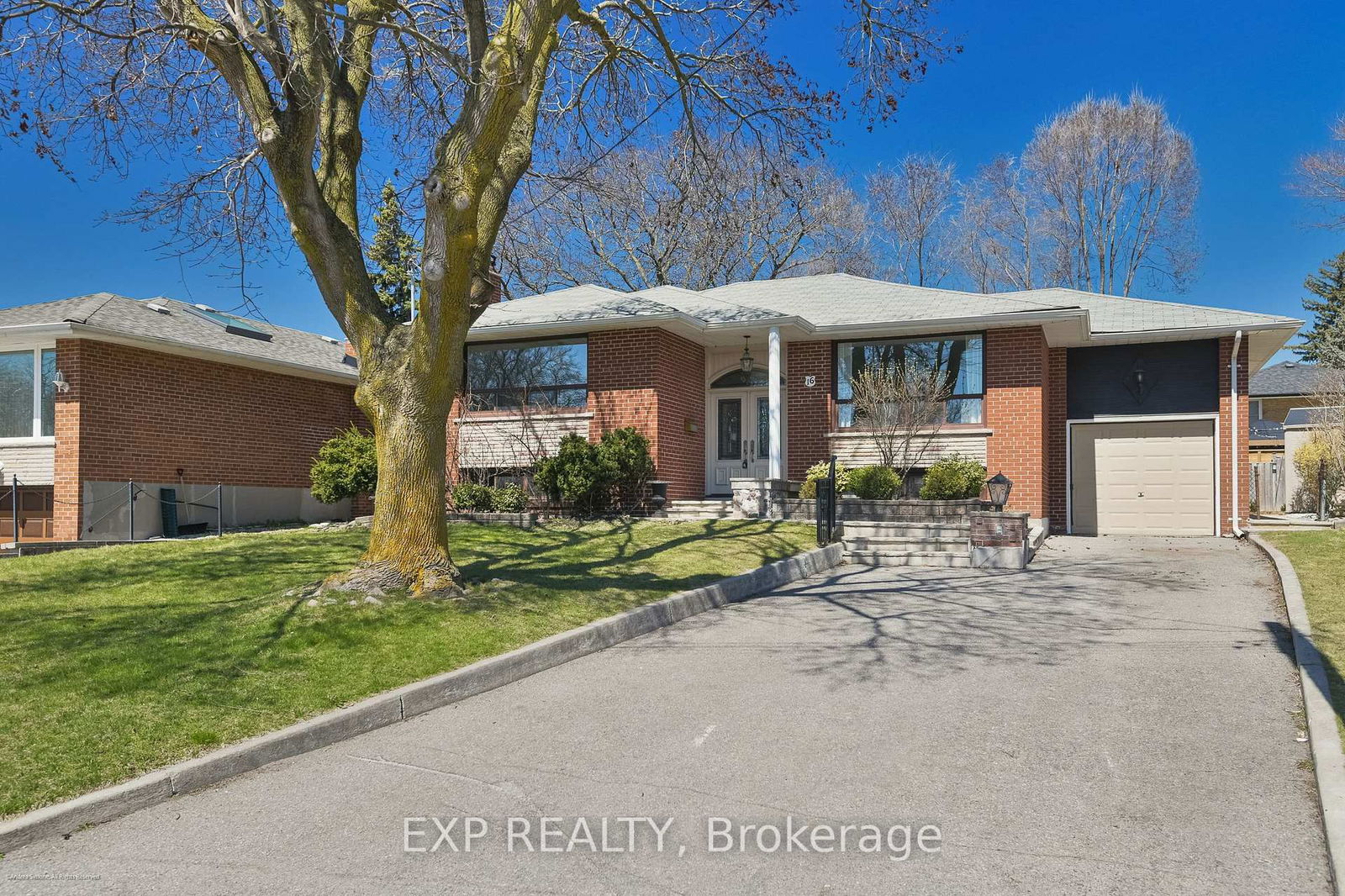 Detached House for sale at 16 Kenewen Court, Toronto, Victoria Village, M4A 1R8 - MLS: C12094114