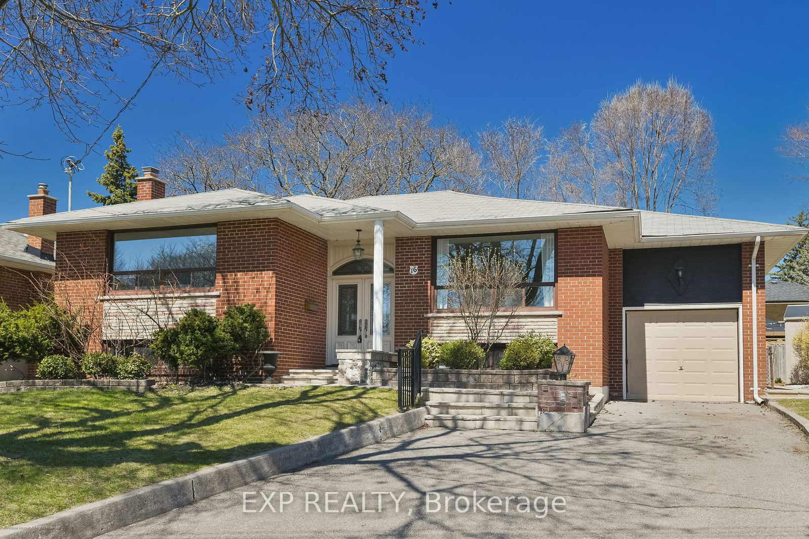 Detached House for sale at 16 Kenewen Court, Toronto, Victoria Village, M4A 1R8 - MLS: C12094114