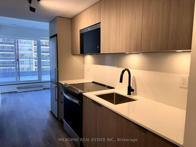 503 - 73 Broadway Avenue