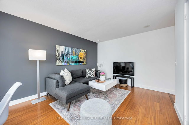 2004 - 50 Lynn Williams Street