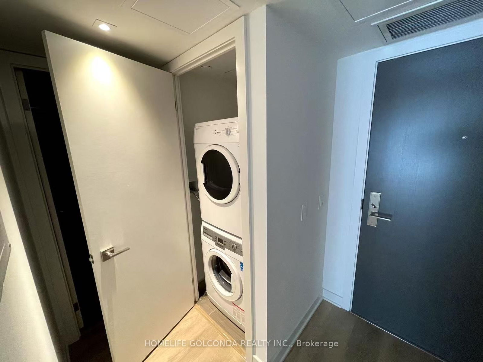 Condo for lease at 1106-188 Cumberland Street, Toronto, Annex, M5R 0B6 - MLS: C12094543