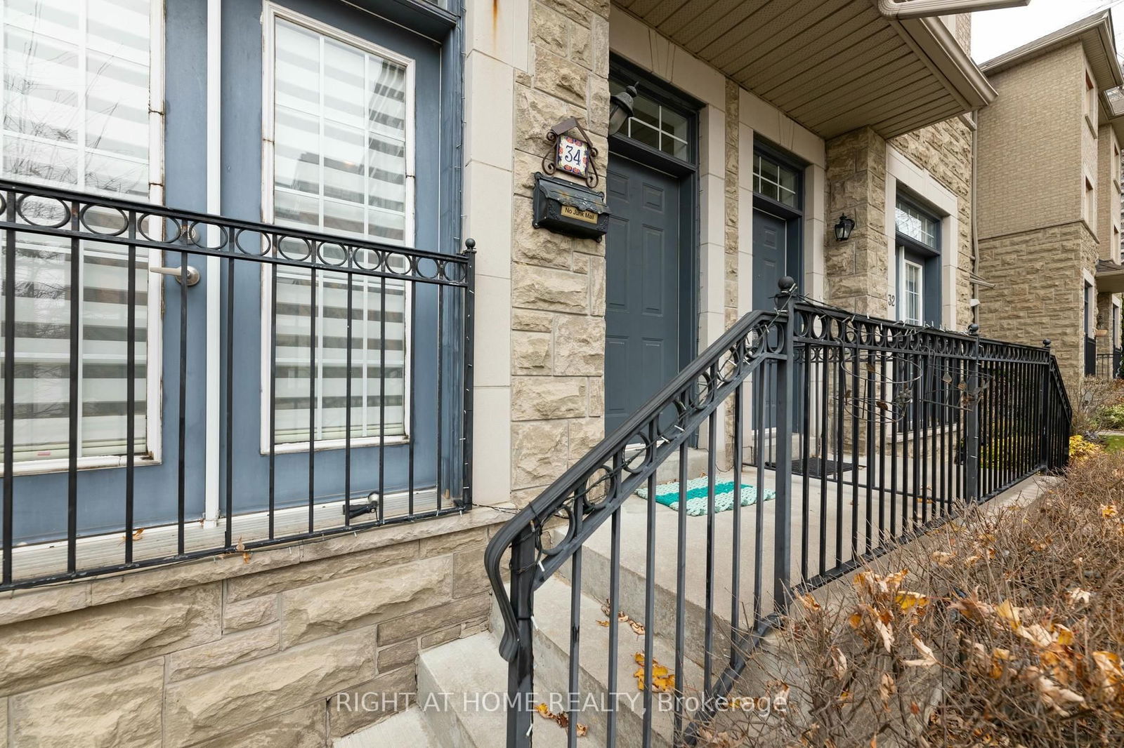 Townhouse for sale at 34 Horsham Avenue, Toronto, Willowdale West, M2N 1Z7 - MLS: C12094807