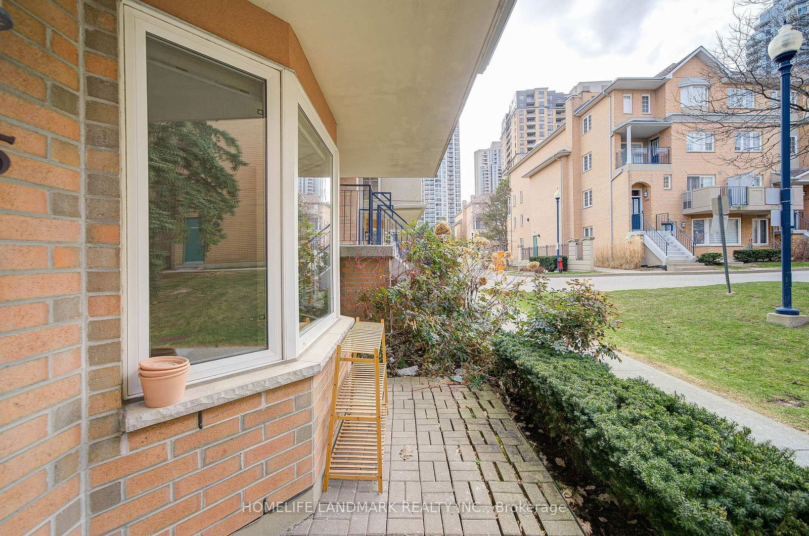 Townhouse for sale at 1215-28 Sommerset Way, Toronto, Willowdale East, M2N 6W7 - MLS: C12094836