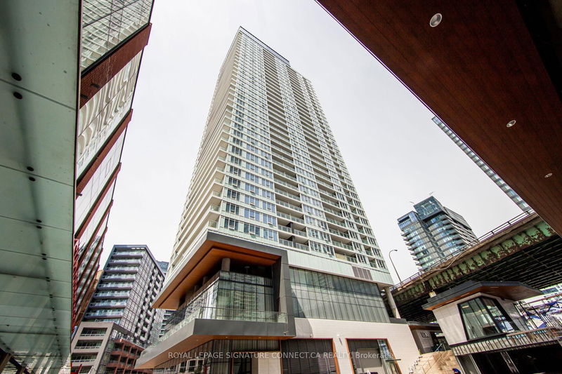 home for lease on 716-19 Bathurst Street