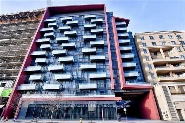 811 - 560 Front Street